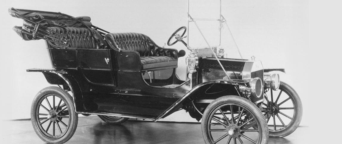 na image, contramos com um modelo Ford Model T, o pioneiro da marca