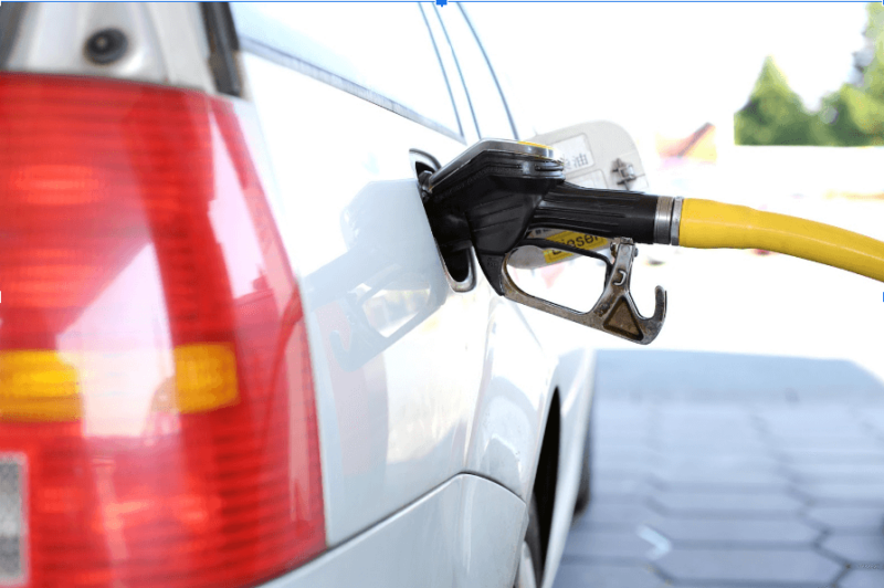 Cheiro de gasolina dentro do carro? Entenda o que fazer