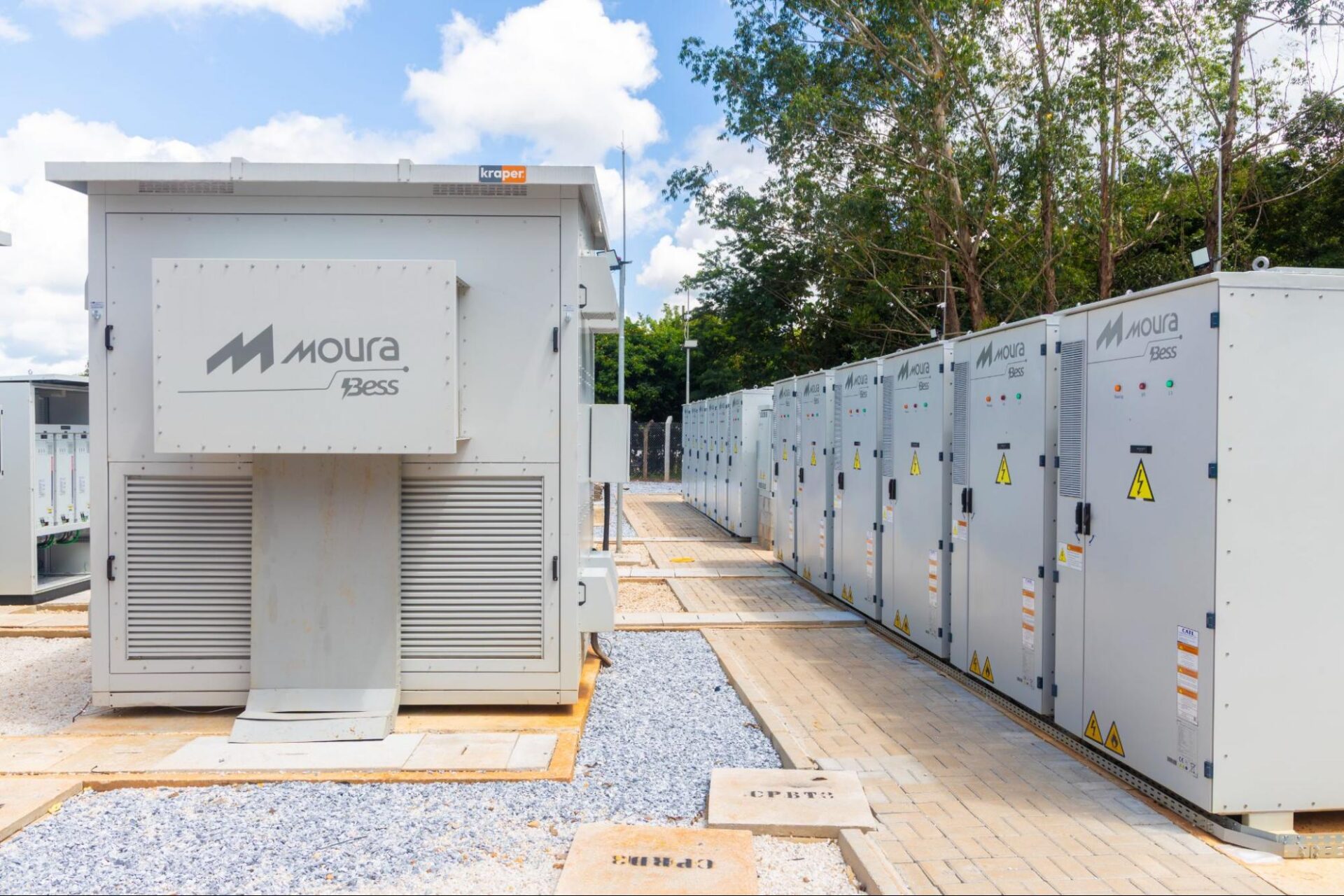 Centro de distribuição de energia Moura BESS.