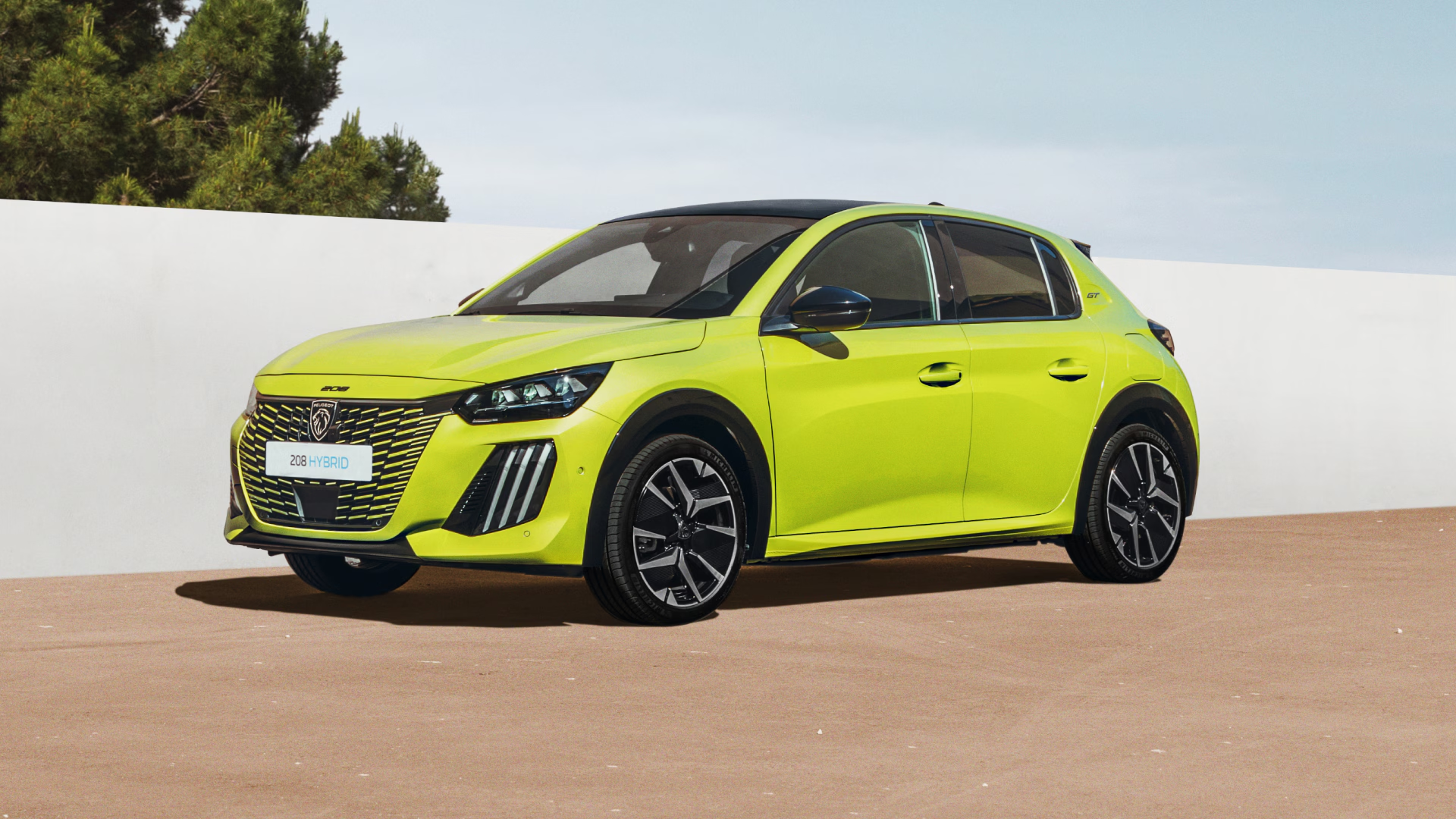 Carro Peugeot E-208 amarelo.
