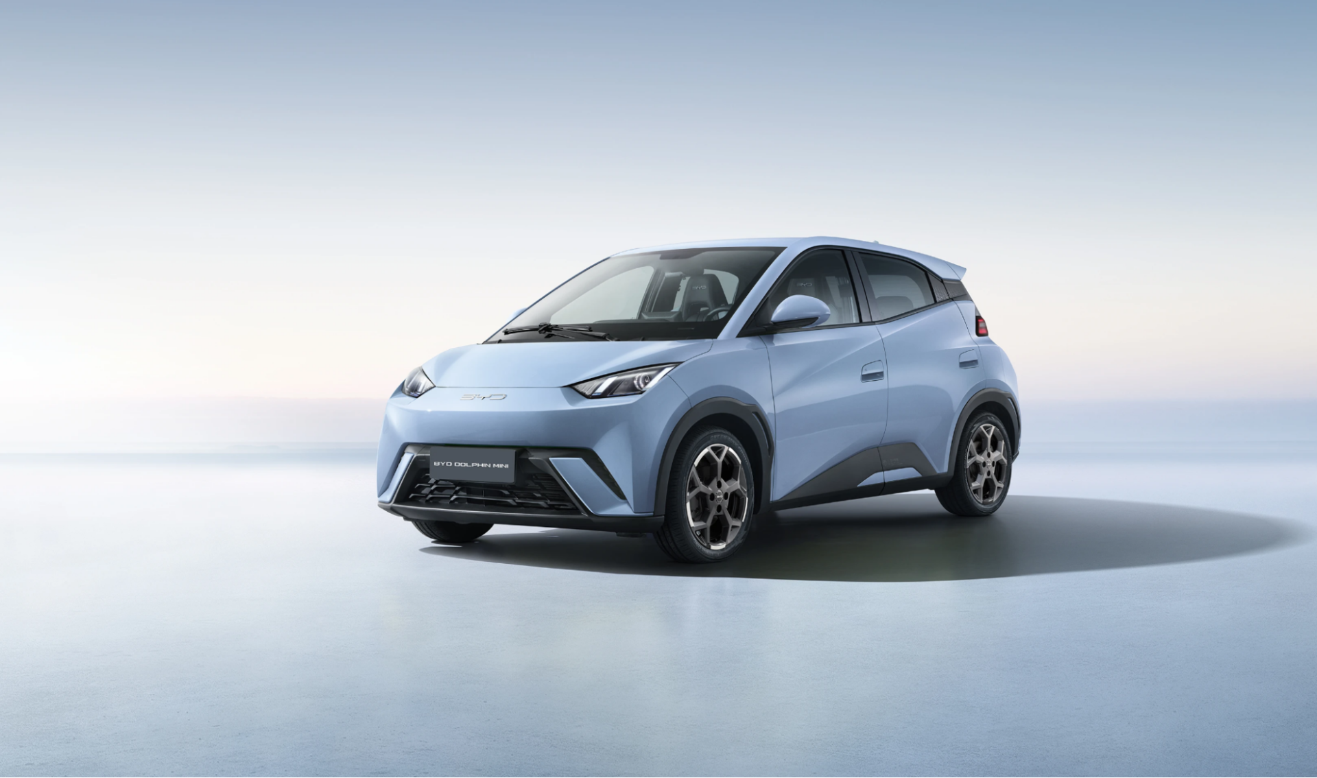 Carro BYD Dolphin Mini prata