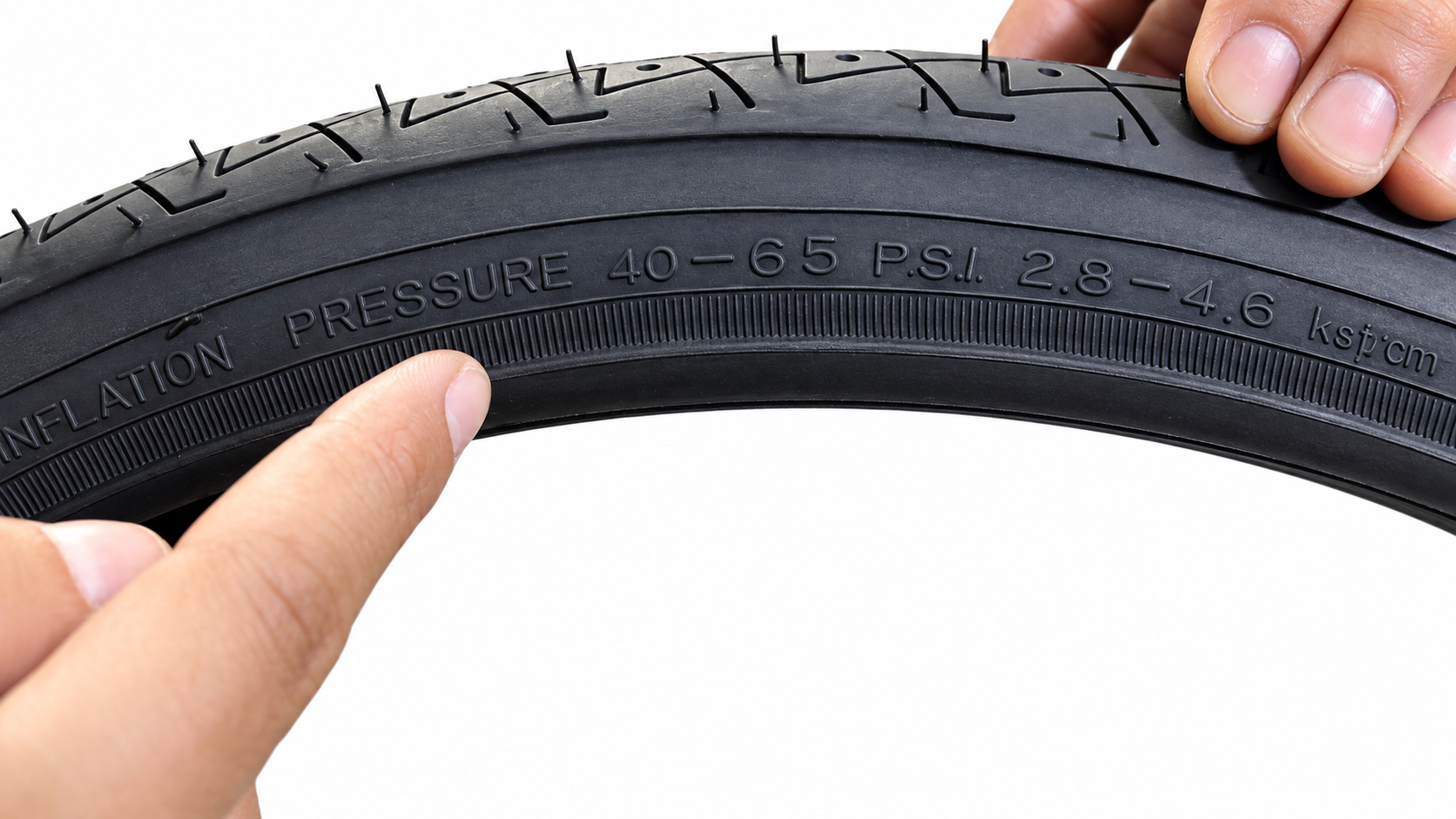 Indicação do fabricante gravada no pneu de bicicleta com variação de PSI