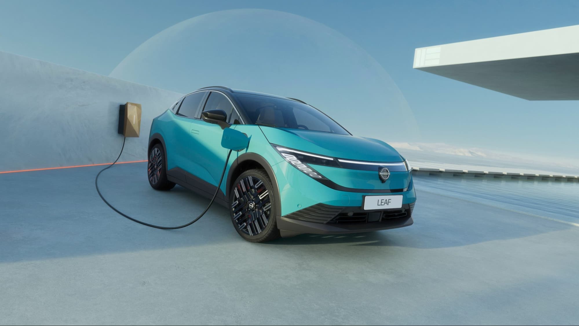Carro Nissan Leaf azul sendo carregado em Wallbox